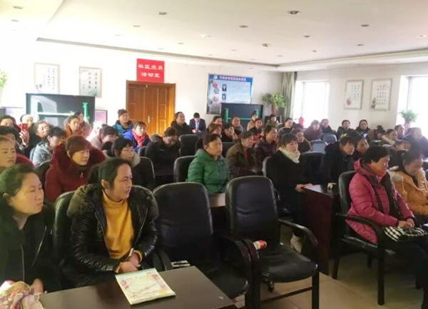 ������ѵ:ɽ������չ��Ů���������ٰ���Ӥ��ѵ